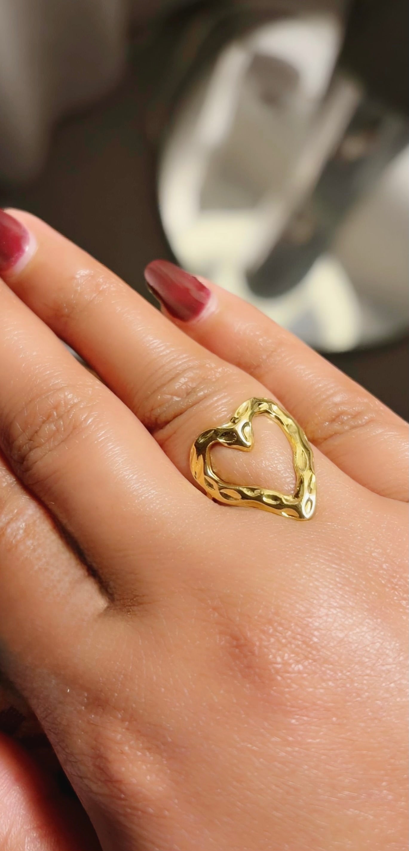 Heartline ring