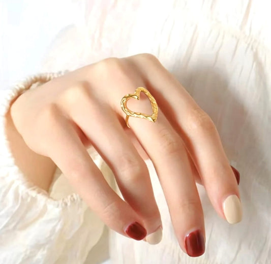 Heartline ring