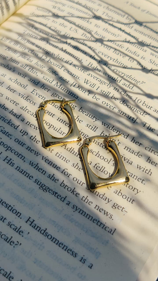 Hug hoop earrings