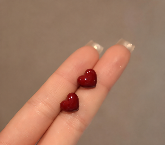 Glossy heart stud