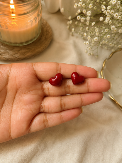 Glossy heart stud